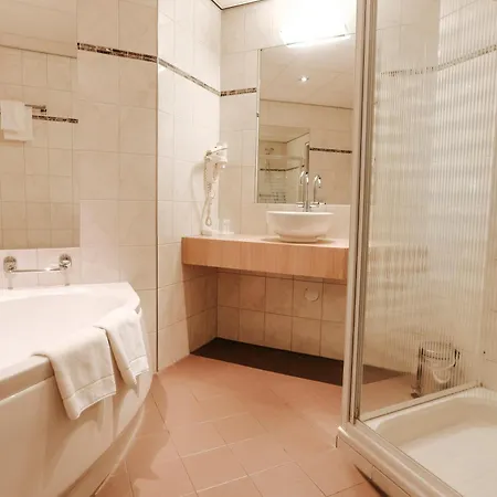 Queen Hotel 3*