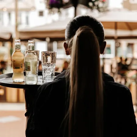 Queen 3* آيندهوفن