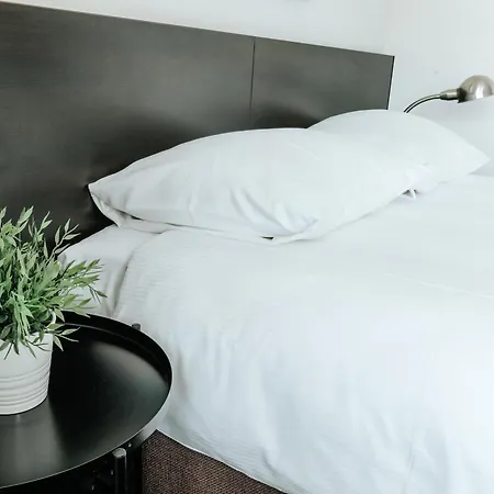 Queen 3* آيندهوفن